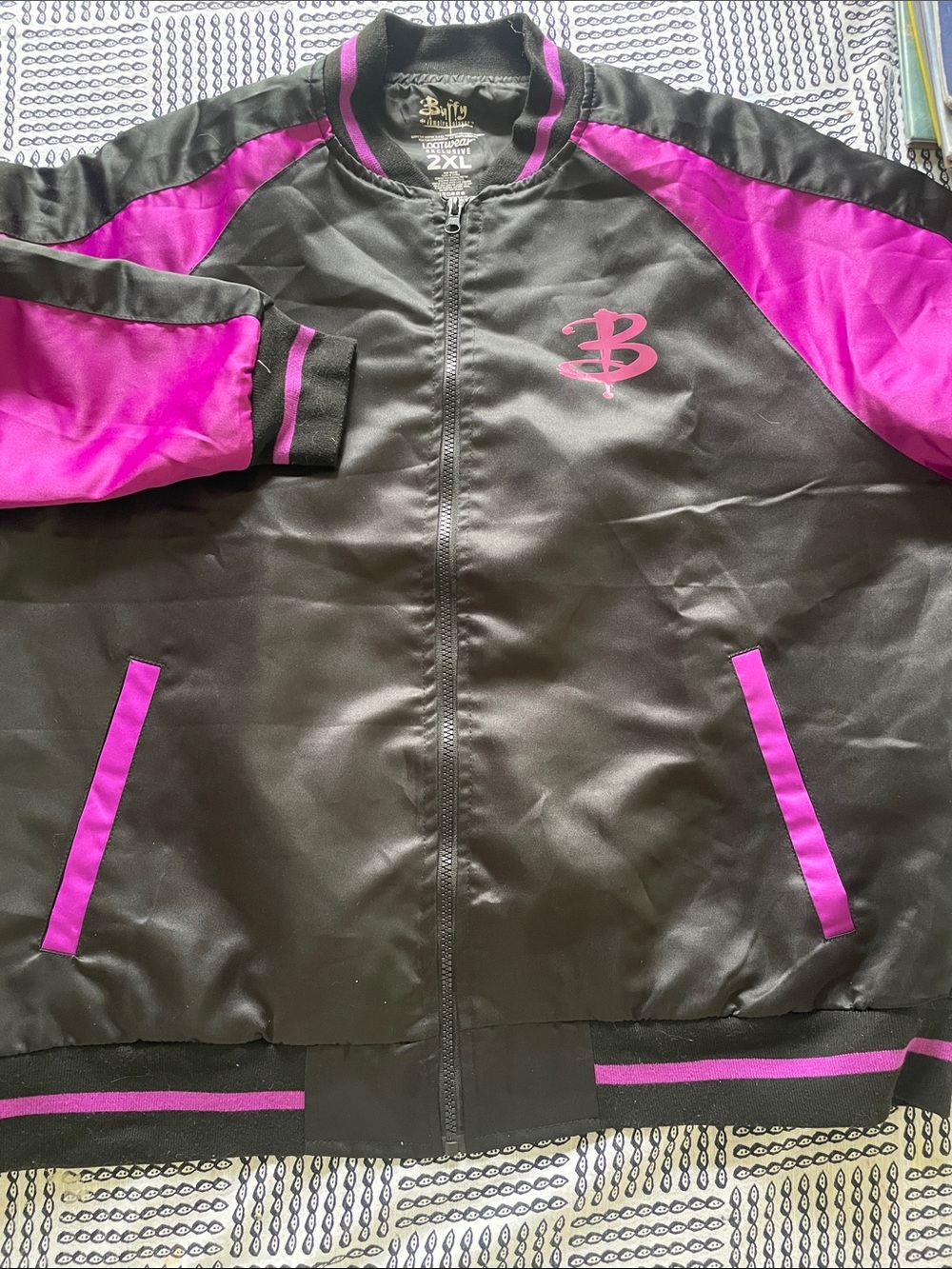 Loot crate Buffy the vampire slayer Black and Magenta Bomber Jacket. - Picture 3 of 9